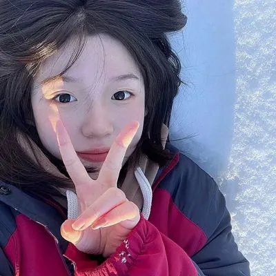 机场实拍：一线女星深夜出入高档会所，评论区沦陷
